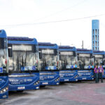 Prefeita de Aracaju entrega mais 15 ônibus elétricos à população
